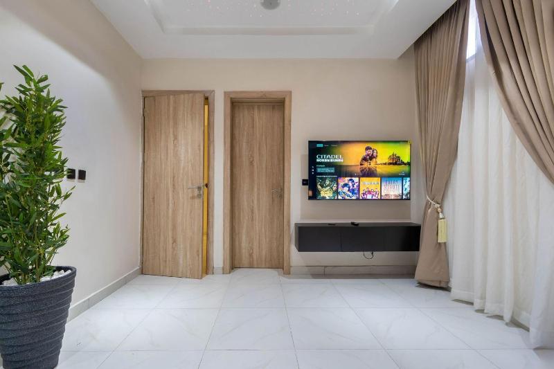 GMH Luxury Homes - image 10