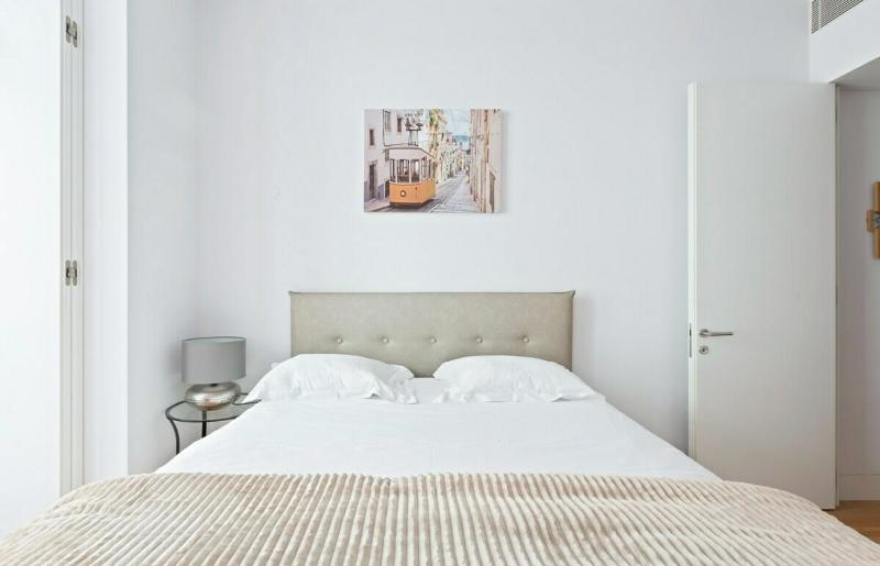 Spacious 1 Bedroom Apartment near Baixa - image 3
