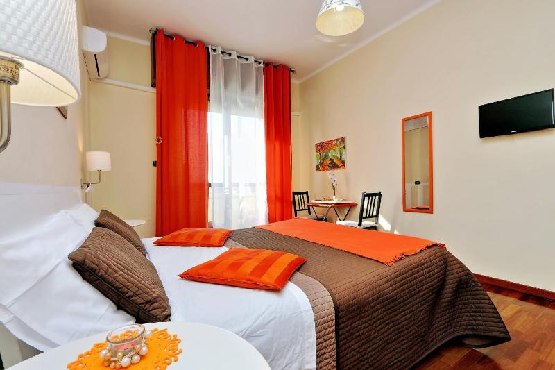Deluxe Double Room with Private Bathroom image 1