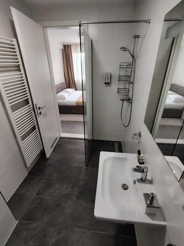 Green Oasis Sarajevo - Modern Apartment - image 13