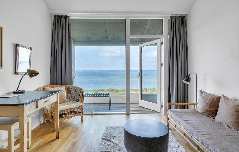 1 Bedroom Beautiful Apartment In Ebeltoft - image 13
