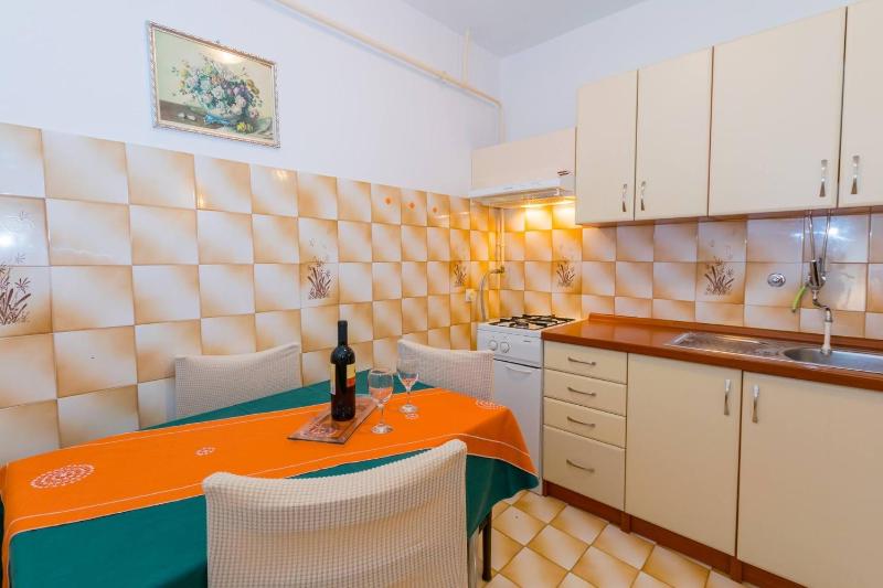 Apartments with parking space Pula - 27705 - image 10