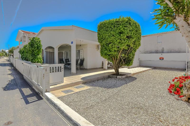 Family friendly seaside apartments Vir - 26984 - image 7