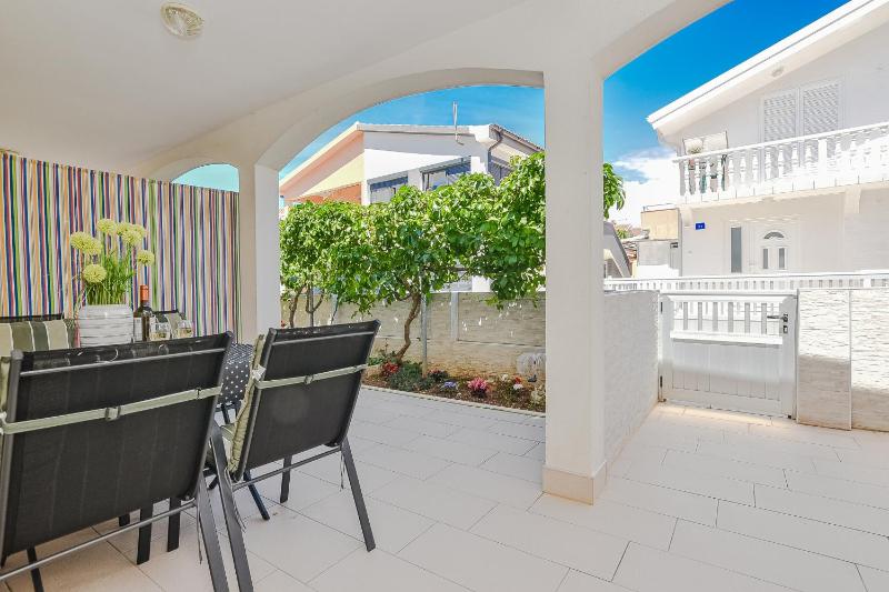 Family friendly seaside apartments Vir - 26984 - image 9