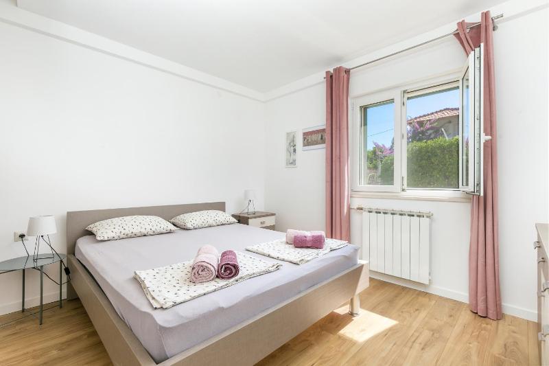 Apartments with parking space Supetar Brac - 27508 - image 19