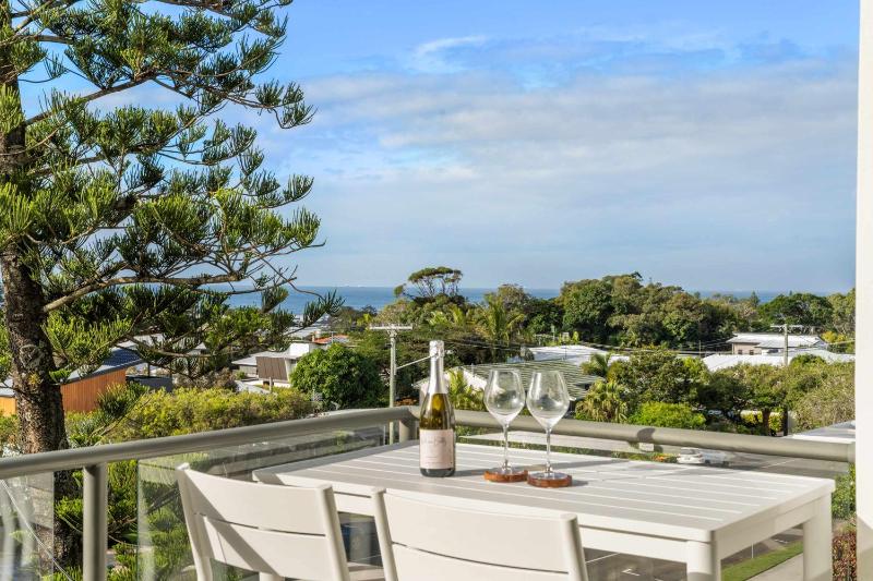 Palm & Tide Retreat - Kings Beach Pool & BBQ - image 20