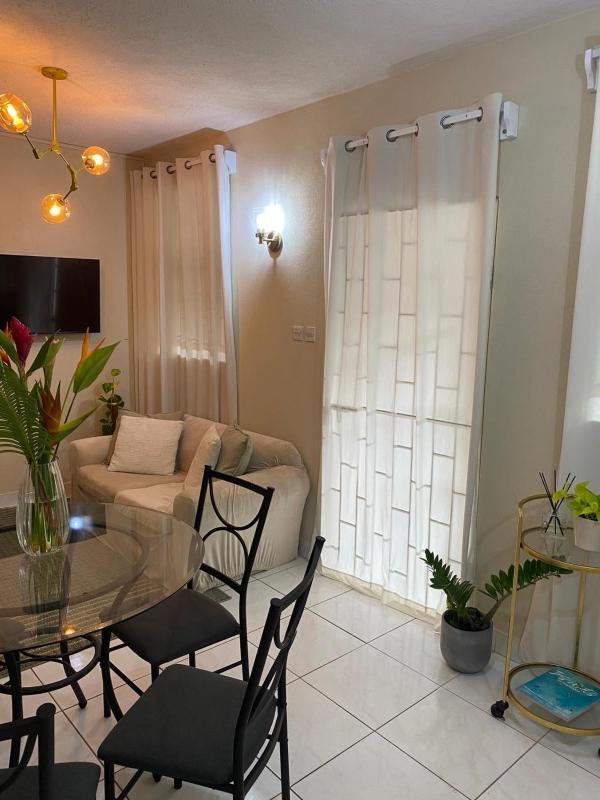 Comfy Spacious Apartment near the beach - image 10