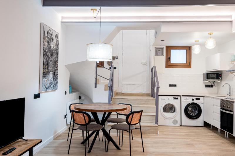 BeBarceloner Eixample Duplex Apartments - image 9