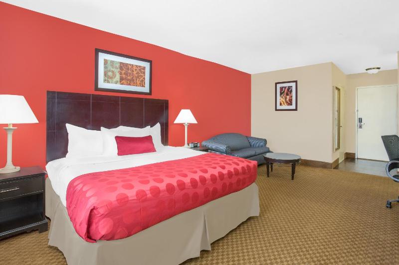 King Room with Limited View - Non-Smoking image 3