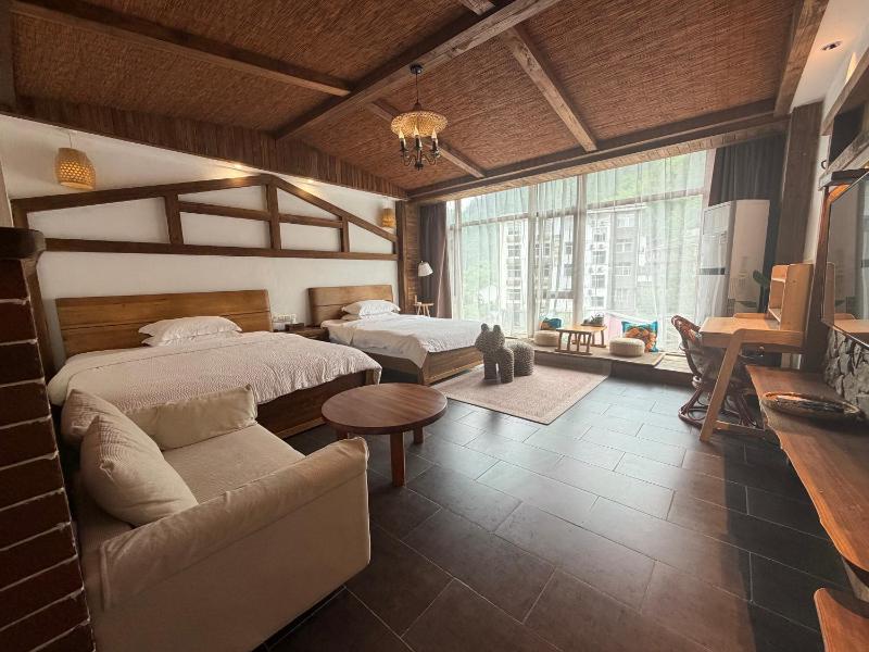 Inshan Mountain Boutique Lodge Near Zhangjiajie National Forest Park South Gate With Garden Mountain Views Traditional Chinese Residence Style Quiet Retreats For Travelers Seeking Nature And Seclusion - image 23