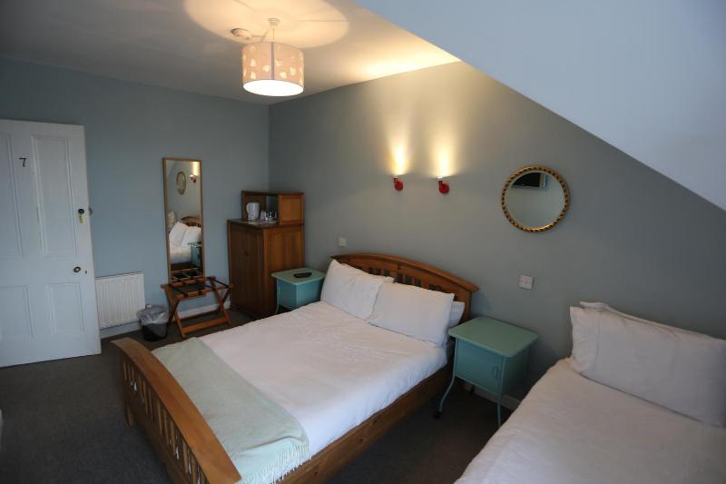 Triple Room with Sea View image 3