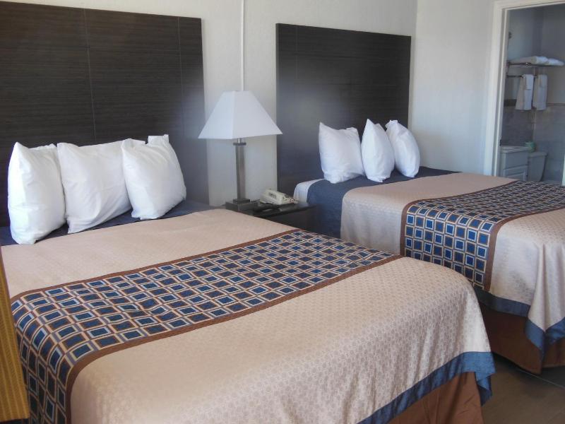 Standard Double Room image 3
