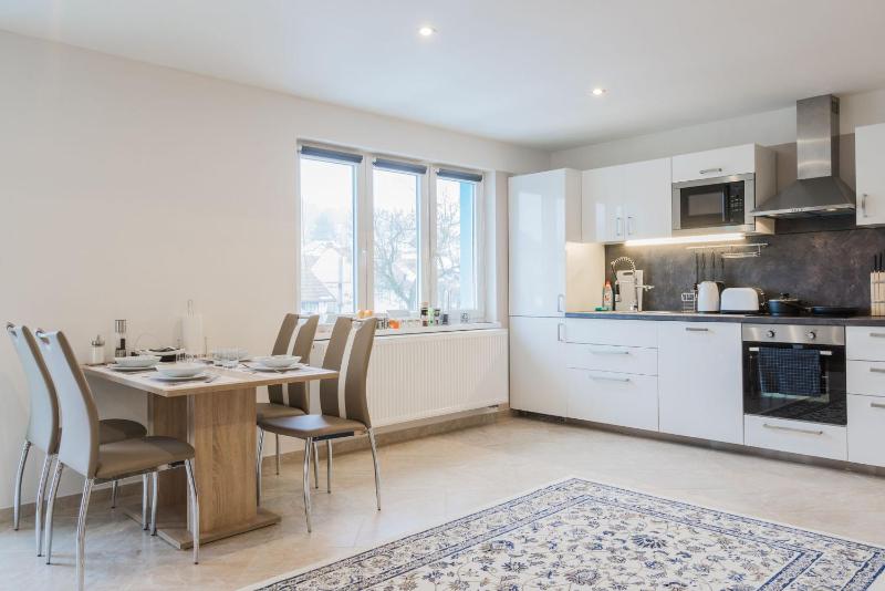 Deluxe Apartment with Terrace image 3