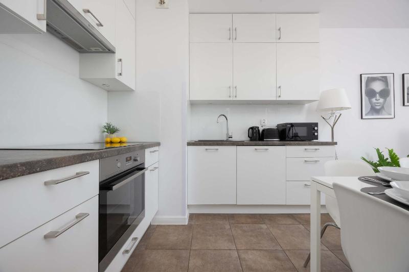 Comfortable Apartment with Balcony in Warsaw Near Chopin Airport by Noclegi Renters - image 4