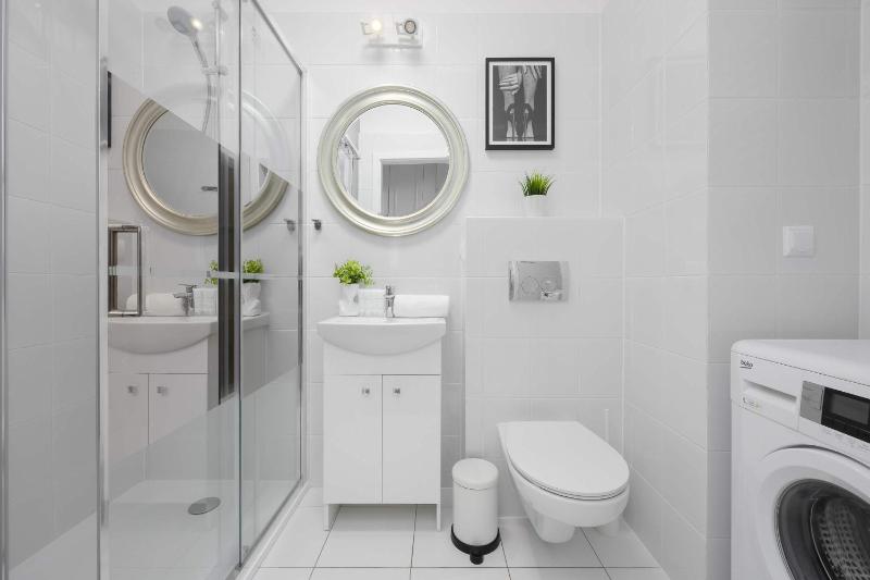 Comfortable Apartment with Balcony in Warsaw Near Chopin Airport by Noclegi Renters - image 5