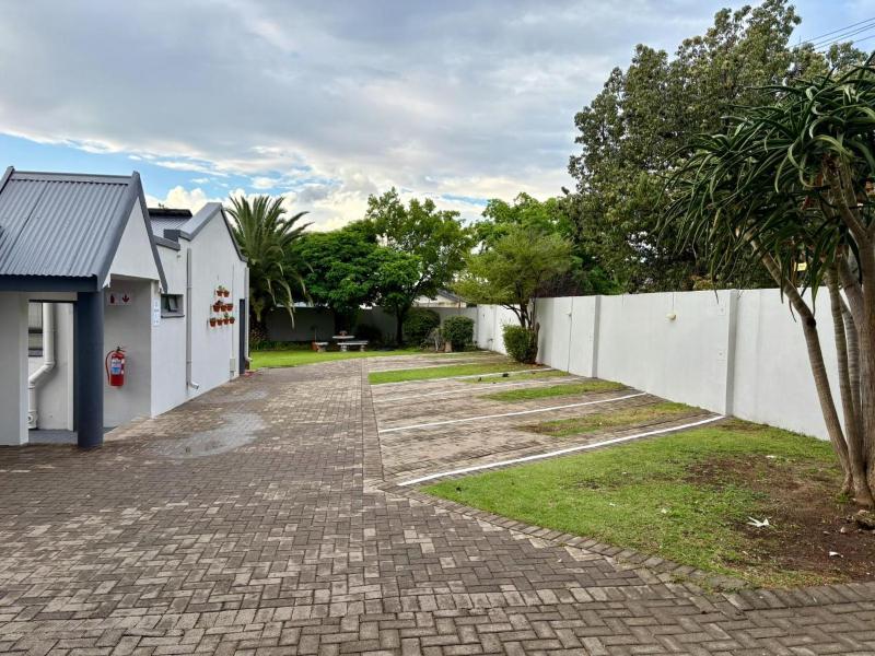 The Suburban Guest House - image 14