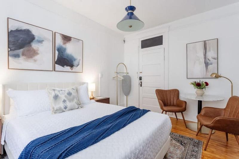 Chic Studio Apartment on Oglethorpe Square - image 1