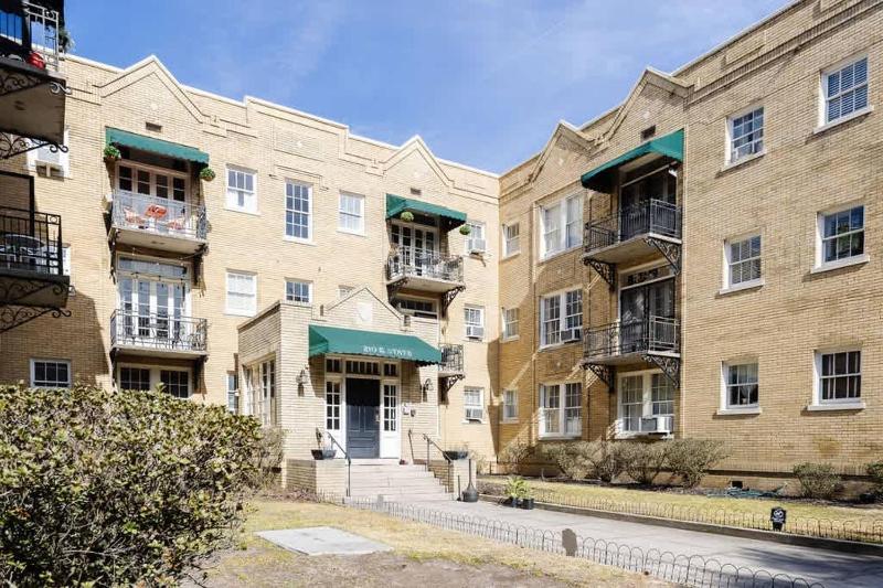 Chic Studio Apartment on Oglethorpe Square - image 22