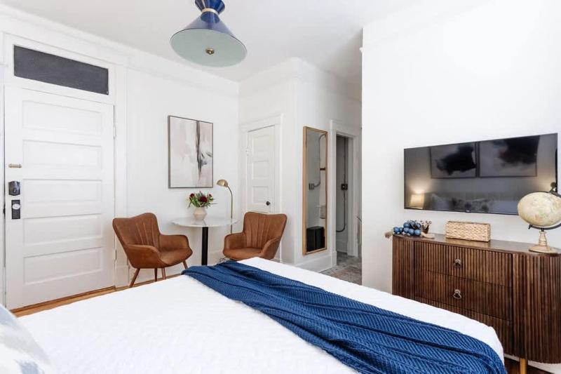 Chic Studio Apartment on Oglethorpe Square - image 14
