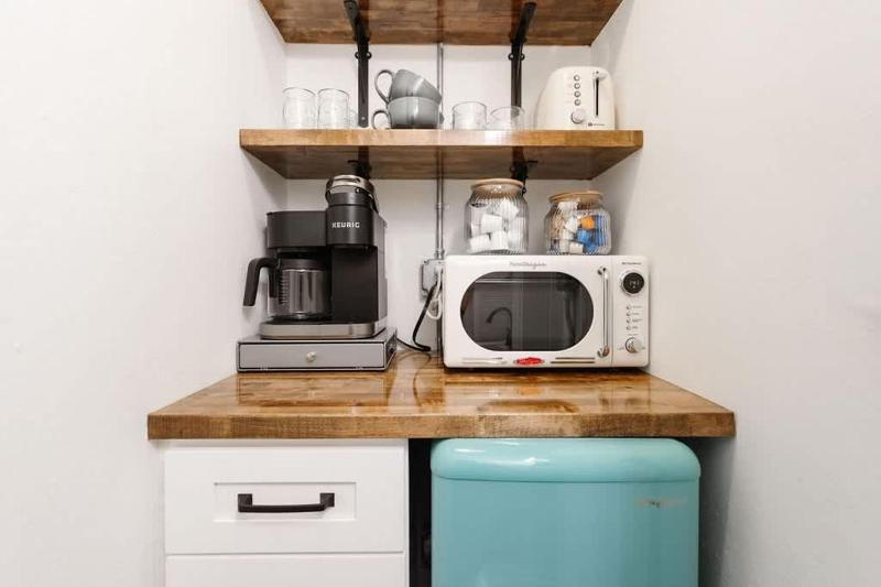 Chic Studio Apartment on Oglethorpe Square - image 9