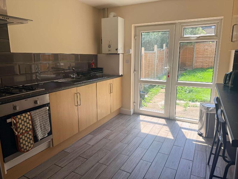 Spacious 5-Bedroom in central Birmingham Garden & Parking - image 16