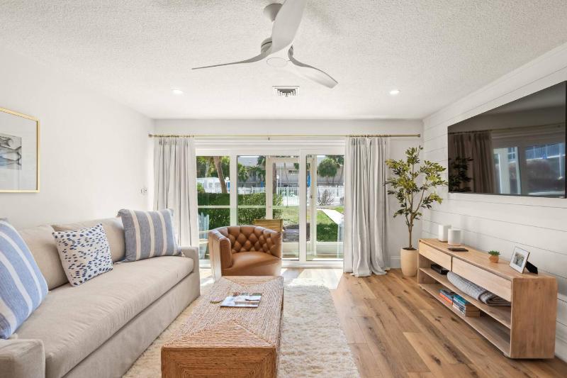 Kingston Arms Modern 1BR On Lido Key - image 41