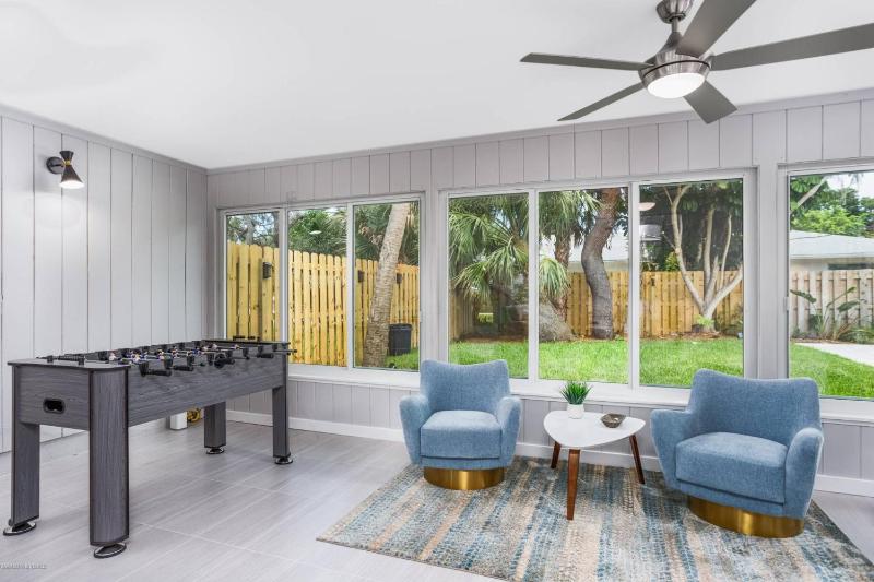 Starfish Contemporary Home - image 37