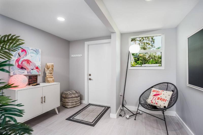 Starfish Contemporary Home - image 43
