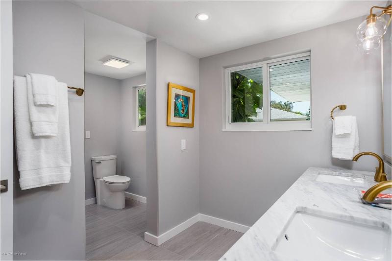 Starfish Contemporary Home - image 38