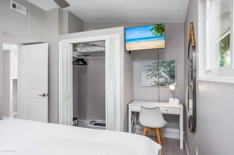 Starfish Contemporary Home - image 41