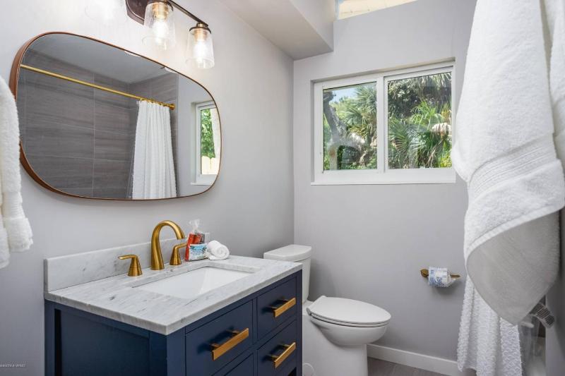 Starfish Contemporary Home - image 22