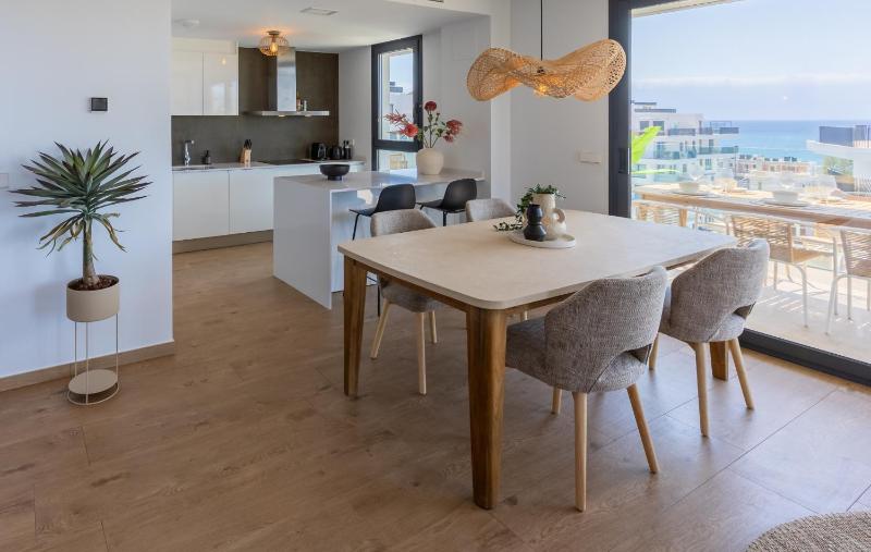 Allonbay Aster 6 - Luxury Apartment with Sea Views and Private Jacuzzi - image 2