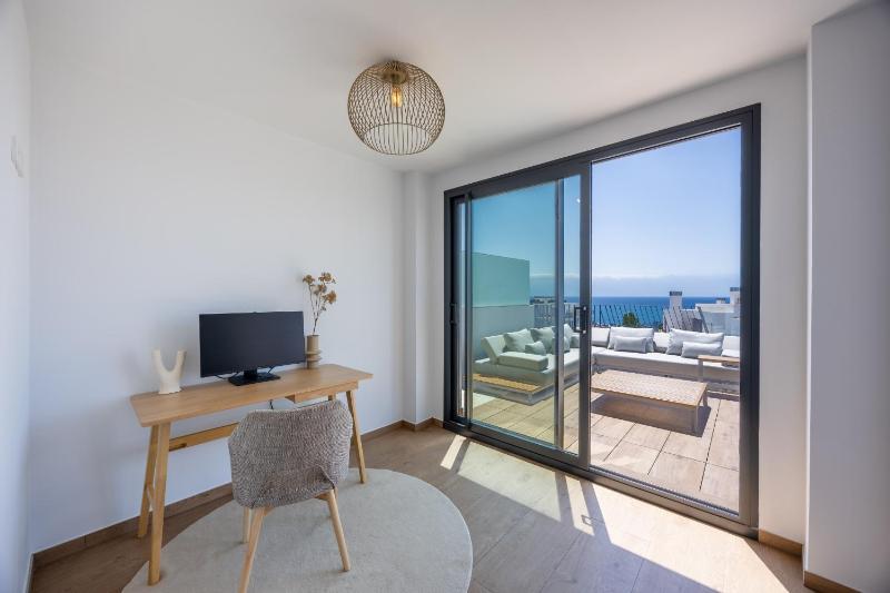 Allonbay Aster 6 - Luxury Apartment with Sea Views and Private Jacuzzi - image 18