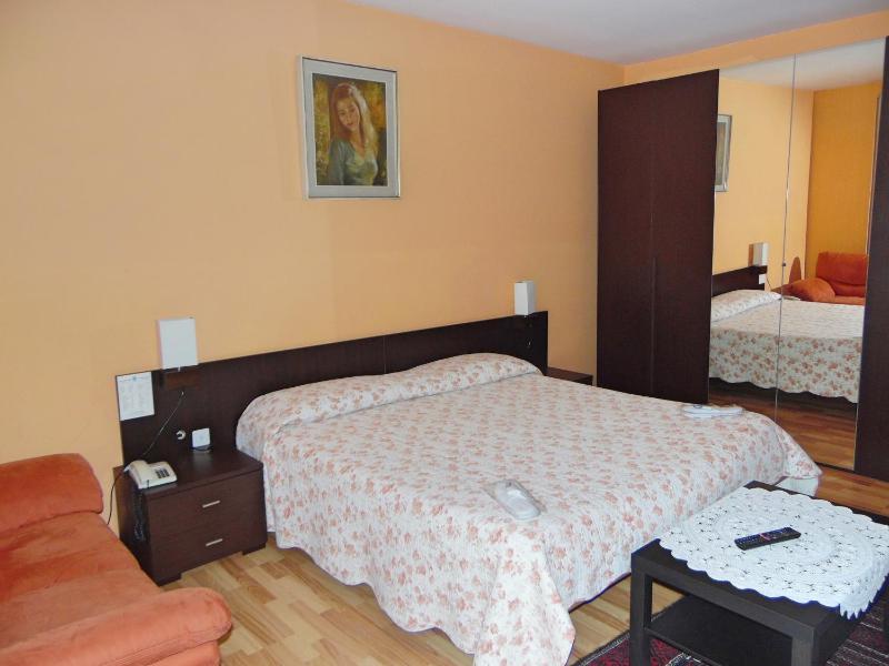 Standard Double Room with Balcony and Lake View image 1