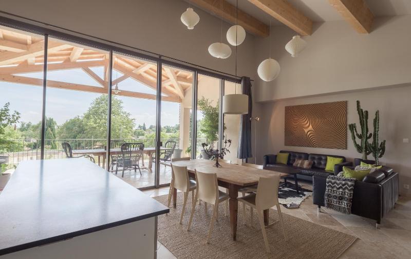 Superior Apartment image 3