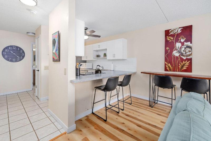 Kona Pacific A305 Top Floor Ocean View! - image 15