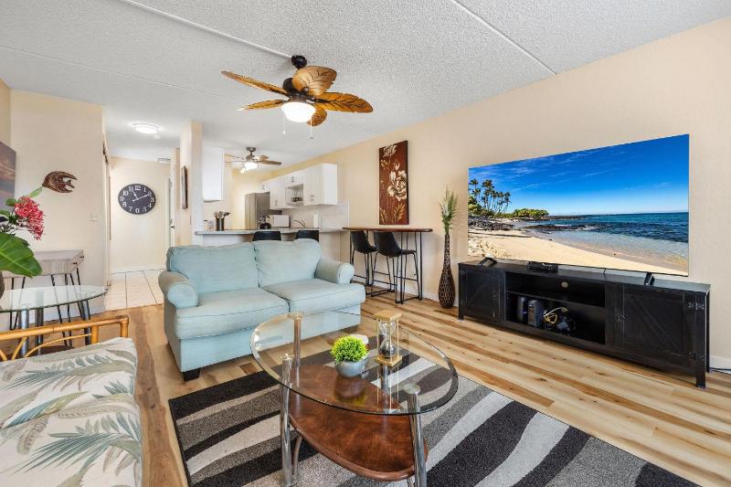 Kona Pacific A305 Top Floor Ocean View! - image 4