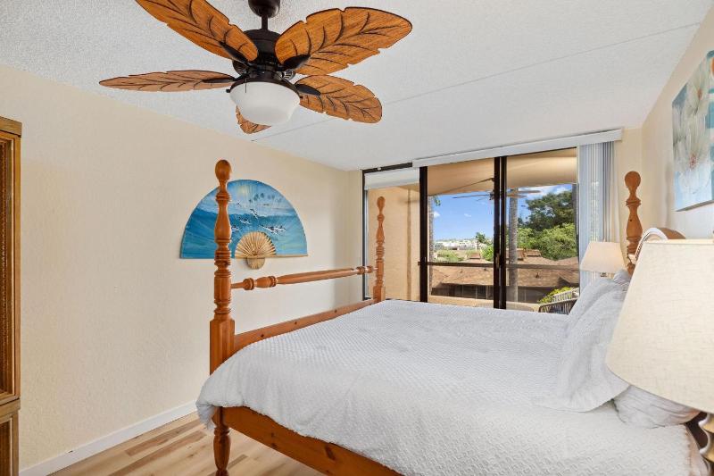 Kona Pacific A305 Top Floor Ocean View! - image 12
