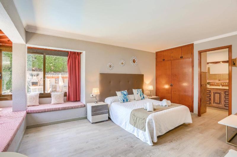 Villa Pinos by Villa Plus - image 12