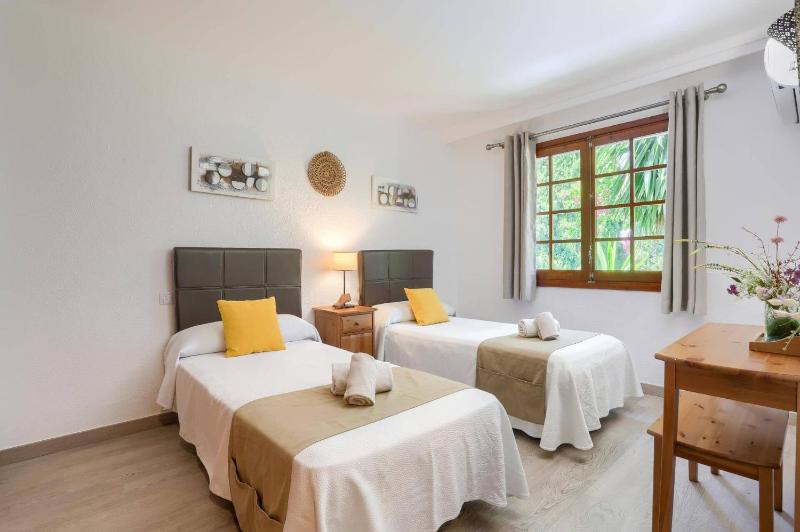 Villa Pinos by Villa Plus - image 10