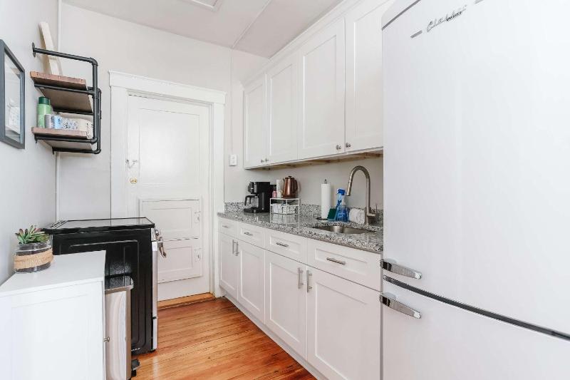 Oglethorpe Square Historic Apt Central & Walkable - image 6