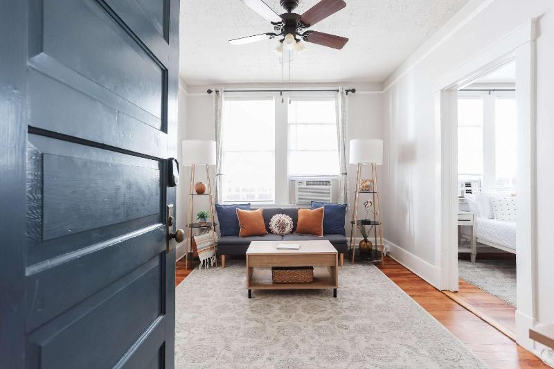 Oglethorpe Square Historic Apt Central & Walkable - image 26