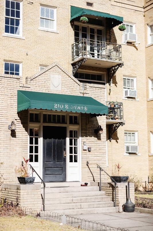 Oglethorpe Square Historic Apt Central & Walkable - image 8