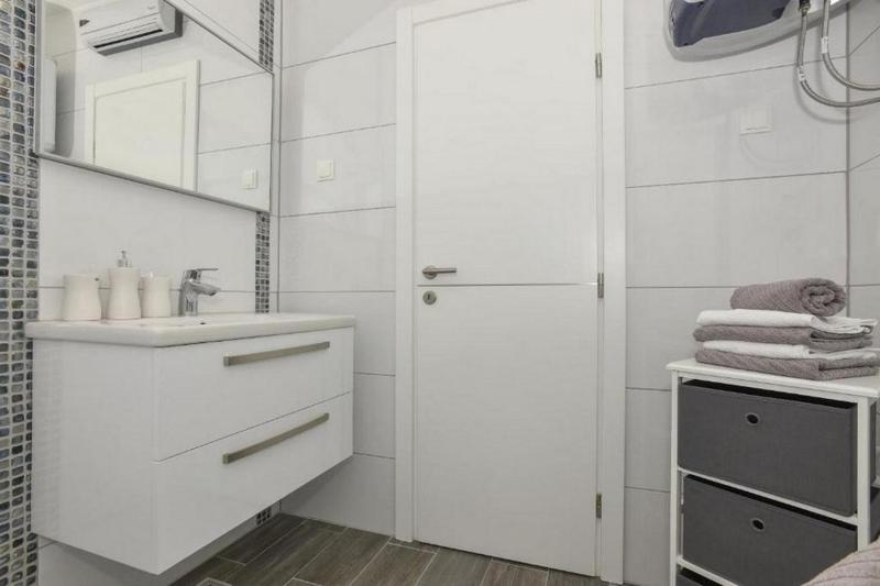 Apartments with parking space Makarska - 27490 - image 5