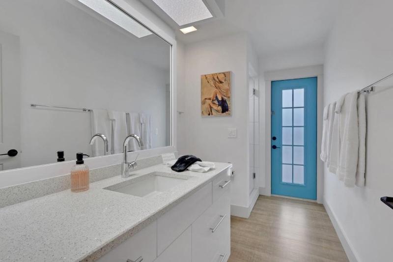 Gone Coastal 1033 - image 4