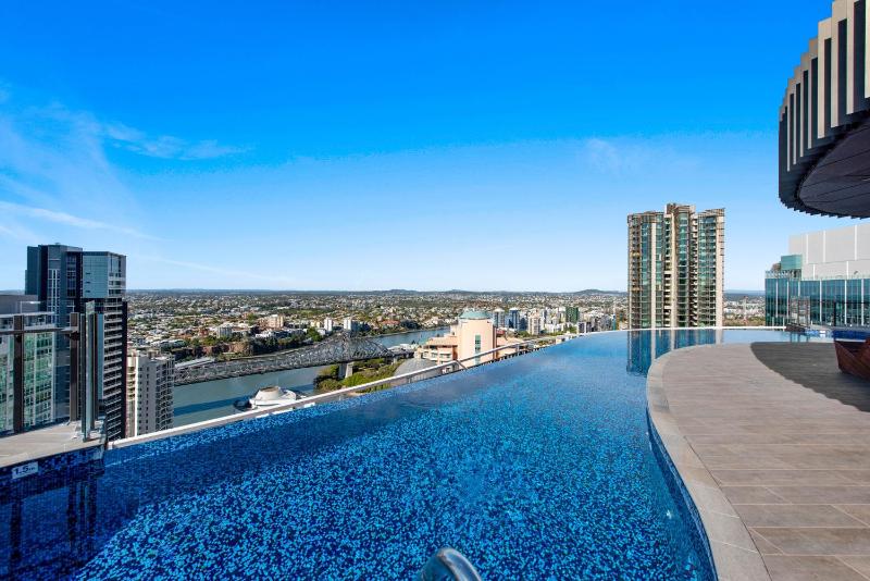 InSpired Serenity with River Views Fast Wifi Carpark Gym Rooftop Pool - image 15