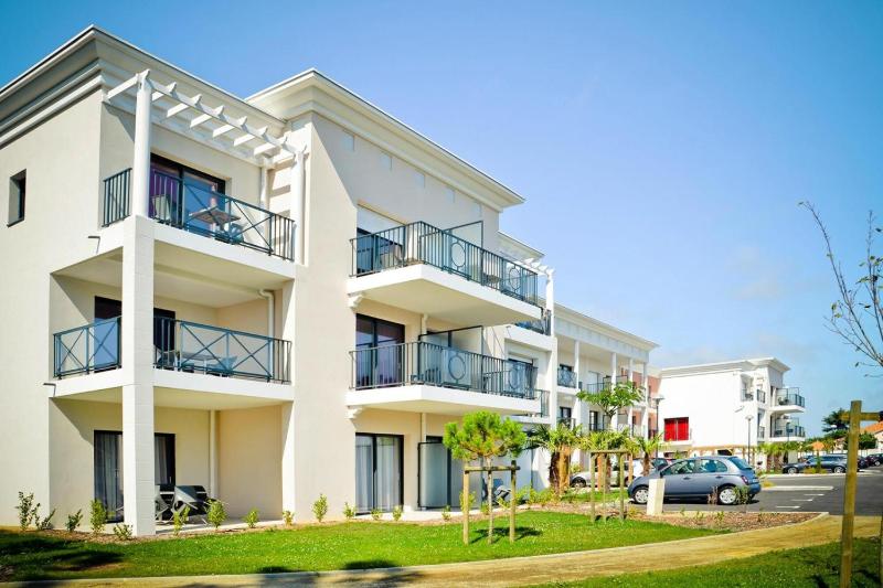 Coastal Stay with Pool in La Baule - image 1