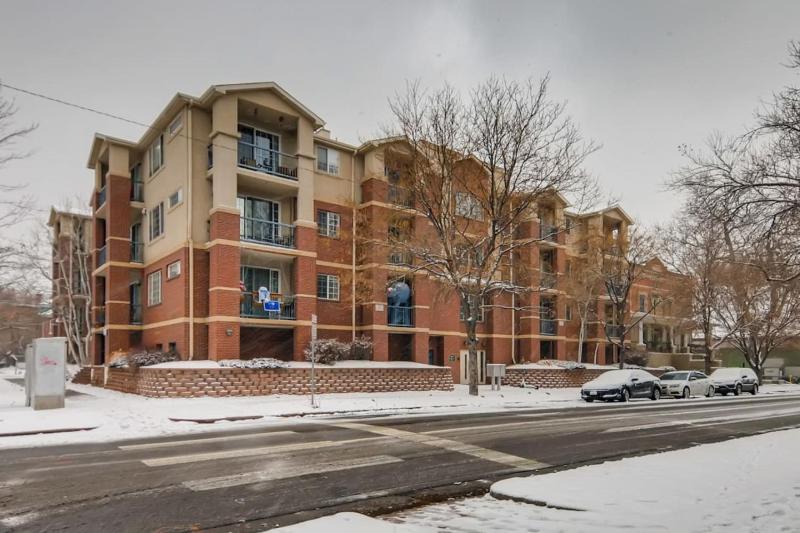 Capital Hill Condo w Balcony Parking Laundry - image 6