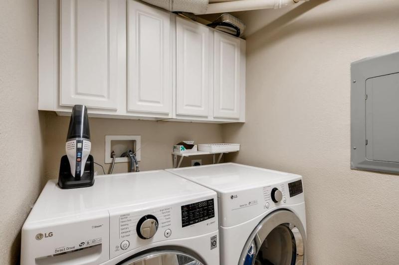 Capital Hill Condo w Balcony Parking Laundry - image 15