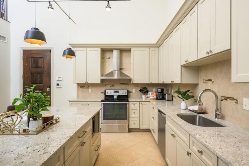 RiNo Loft w parking & mtn Views - image 18